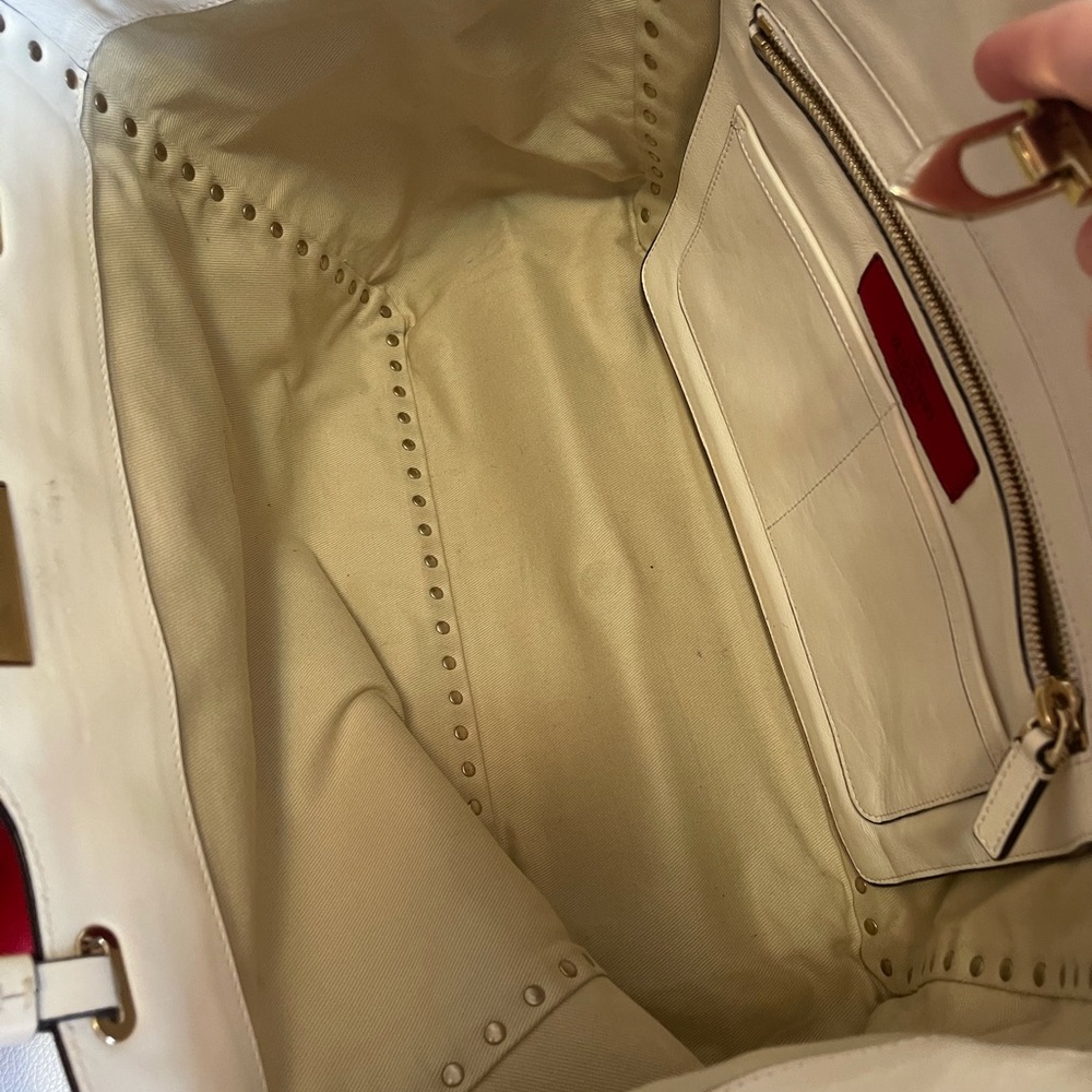 Valentino Garavani white rockstud tote bag medium - Picture 8 of 16